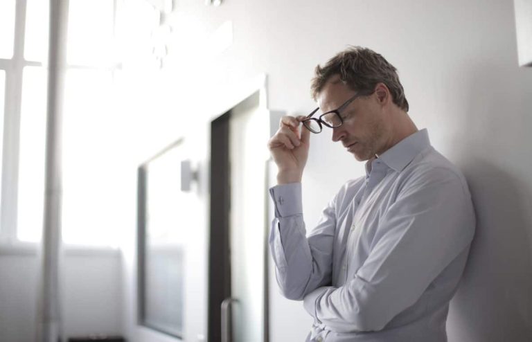 un homme sous stress
