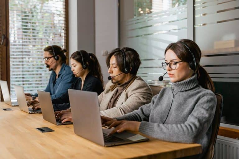 Postes clés pour optimiser la relation client en entreprise