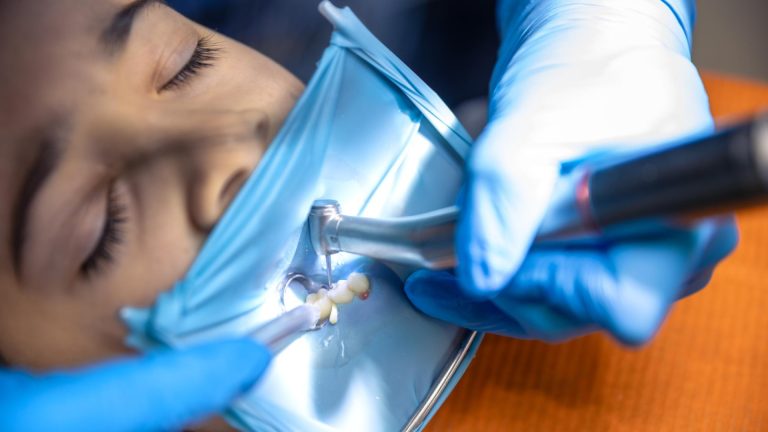 Anesthésie générale pour implants dentaires : astuces pour un rétablissement rapide