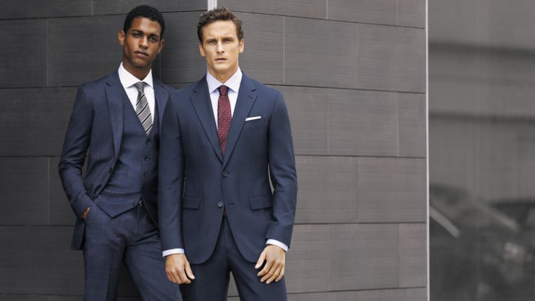 Costume cravate adapté aux occasions formelles et événements spéciaux