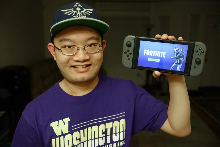 Joueurs en pleine action sur une île dans Fortnite Battle Royale