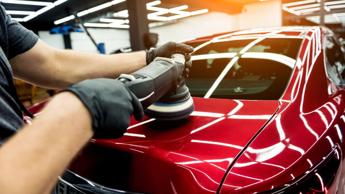 Le polissage de voiture : raviver la brillance et l’éclat de la carrosserie