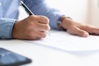 Les pièges à éviter avant de signer une assurance vie