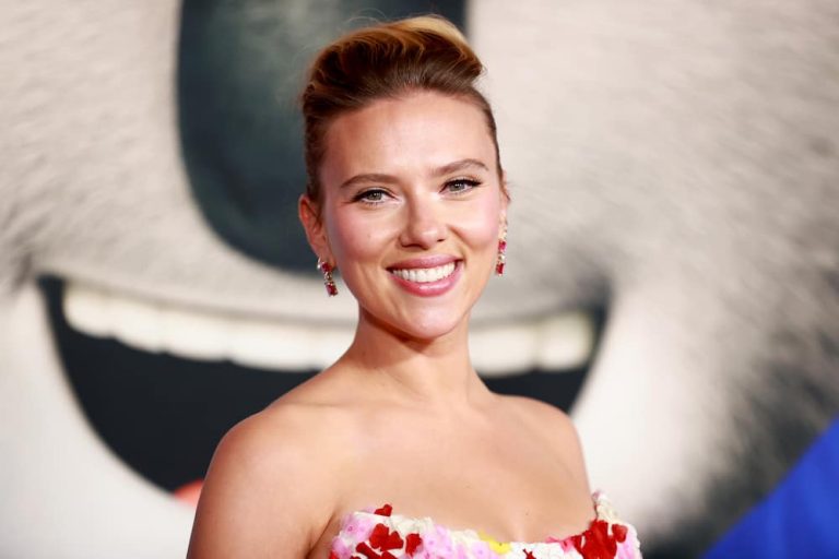 Rose Dorothy Dauriac, fille de Scarlett Johansson, en pleine réflexion