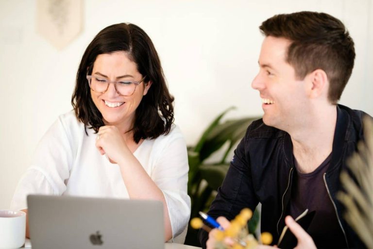 Vulgarisation du digital avec humour et analyses accessibles